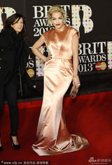 组图：2013全英音乐奖女星红毯竞艳