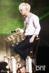 组图：BEAST美丽派对 为粉丝公开新曲