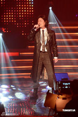 高清图：《劲歌金曲》录影 汪明荃造型火辣