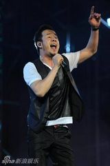 幻灯：中歌榜音乐节第四天 孙楠莫文蔚领万人合唱