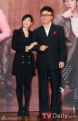 组图：柳真与李廷镇携手出席《百年遗产》发布