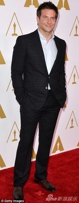 组图：群星闪耀奥斯卡提名午宴 亚当斯红装吸睛