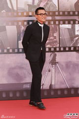 组图：曾志伟生日主持金像奖 郑中基携妻亮相