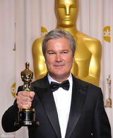 高清组图：奥斯卡后台获奖众星举金人光彩照人