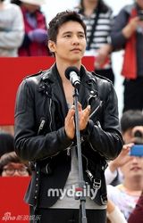 组图：元彬金赛纶出席《大叔》釜山见面会