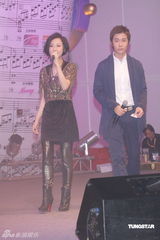 高清图：张智霖等齐聚音乐汇展颁奖 容祖儿夺九奖