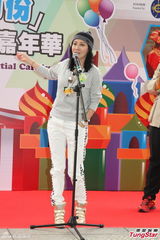 组图：刘嘉玲亮相慈善活动 称遇好角色愿拍剧