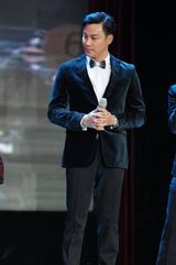 组图：谭耀文亮相慈善晚宴呼吁社会相信爱