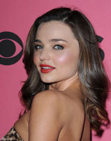 高清组图：超模米兰达-可儿豹纹裙亮相秀翘臀