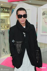 组图：容祖儿靓丽出席活动 郭富城自曝偶像