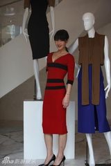 组图：陈燃助阵时尚活动 与贝嫂亲密合影