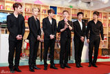 高清组图：韩组合2PM出席代言活动 穿正装帅气有型