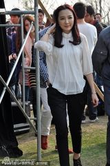 组图：王励勤女友刘彦池性感主持 薄纱装妩媚动人