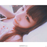 组图：好声音萌妹曝性感照 叼烟狂野秀乳沟