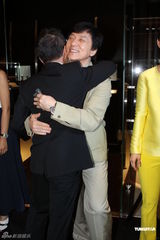 高清组图：刘涛秀白皙香肩 和成龙、F1车手同台