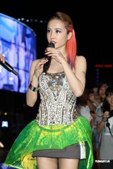 组图：蔡依林新歌MV街头首播 七夕节忙于工作