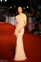 组图：金马红毯群星闪耀 舒淇深V亮胸性感爆棚