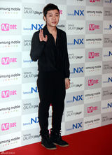 高清图：韩星张根硕韩孝珠等出席活动 休闲装扮亮相