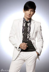 组图：吴奇隆全新写真霸气十足 新戏开播三喜临门