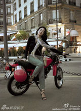 组图：网曝林青霞素颜街拍美照宛若少女