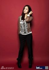 组图：韩演员韩彩雅写真出炉 干练魅力抢眼球