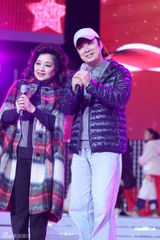 组图：费玉清徐小凤合作 叶倩文助阵东方卫视跨年