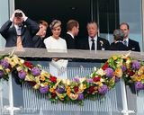 高清组图：威廉王子和凯特公主亮相英国马场看赛马