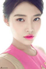 组图：徐冬冬曝美艳写真 红唇诱惑身材性感