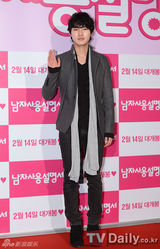 组图：《男人使用说明书》试映 朴有天酷帅登场