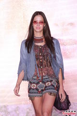 组图：官恩娜换男友转香水 陈嘉桓新片演援交女