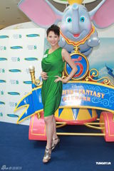 组图：蔡少芬产后瘦身成功 赞老公更懂照顾女儿