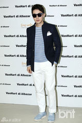 组图：韩星金宇彬郑京浩等献华丽T台秀