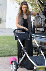 高清图：杰西卡-阿尔芭大女儿奥娜扮茉莉公主