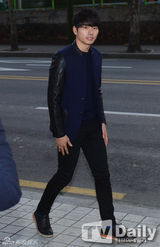 组图：《星星》庆功 金秀贤全智贤潜伏入场