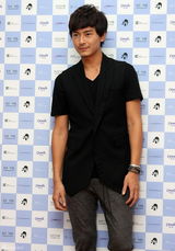 高清图：郑元畅赴韩国庆生 首尔延世大学会粉丝