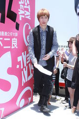 组图：五月天阿信携手不二良 称自创品牌有得赚