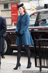 组图：凯特王妃准辣妈踩高跟 与女王亲民乘地铁