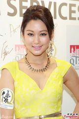 组图：岑丽香情人节与女友人过 单身不寂寞