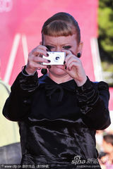 组图：《呼啸山庄》威尼斯首映 影片主创齐聚