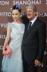 组图：范冰冰巩俐吴奇隆等出席上海时装秀