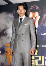 高清组图：《被称为神的男人》发布会 韩彩英等出席