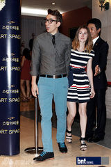 组图：众星捧场ULALASESSION林允泽婚礼