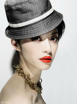 高清组图：姚晨烈焰红唇登封面 时尚颠覆魅力难挡