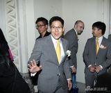 组图：霍启刚郭晶晶出席婚宴 被问孕事接受祝福