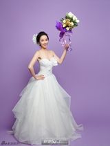 组图：吕一甜美气质梦幻演绎幸福新娘
