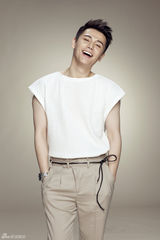 组图：新晋小生孙坚曝光型男照