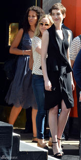 组图：诺兰留名星光大道 《蝙蝠侠》剧组助阵