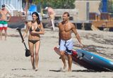 组图：阿什丽-格林穿热辣比基尼海滩玩水