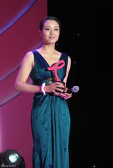 组图：范志博挑战性感装扮 成为粉红丝带公益之星