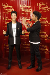 高清图：陈坤蜡像上海揭幕 行走的力量公益为先